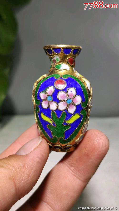 掐丝珐琅袖珍小铜瓶造型独特十分漂亮图案精美精致小巧